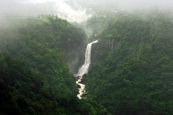 Best time to reach tiger hill resorts